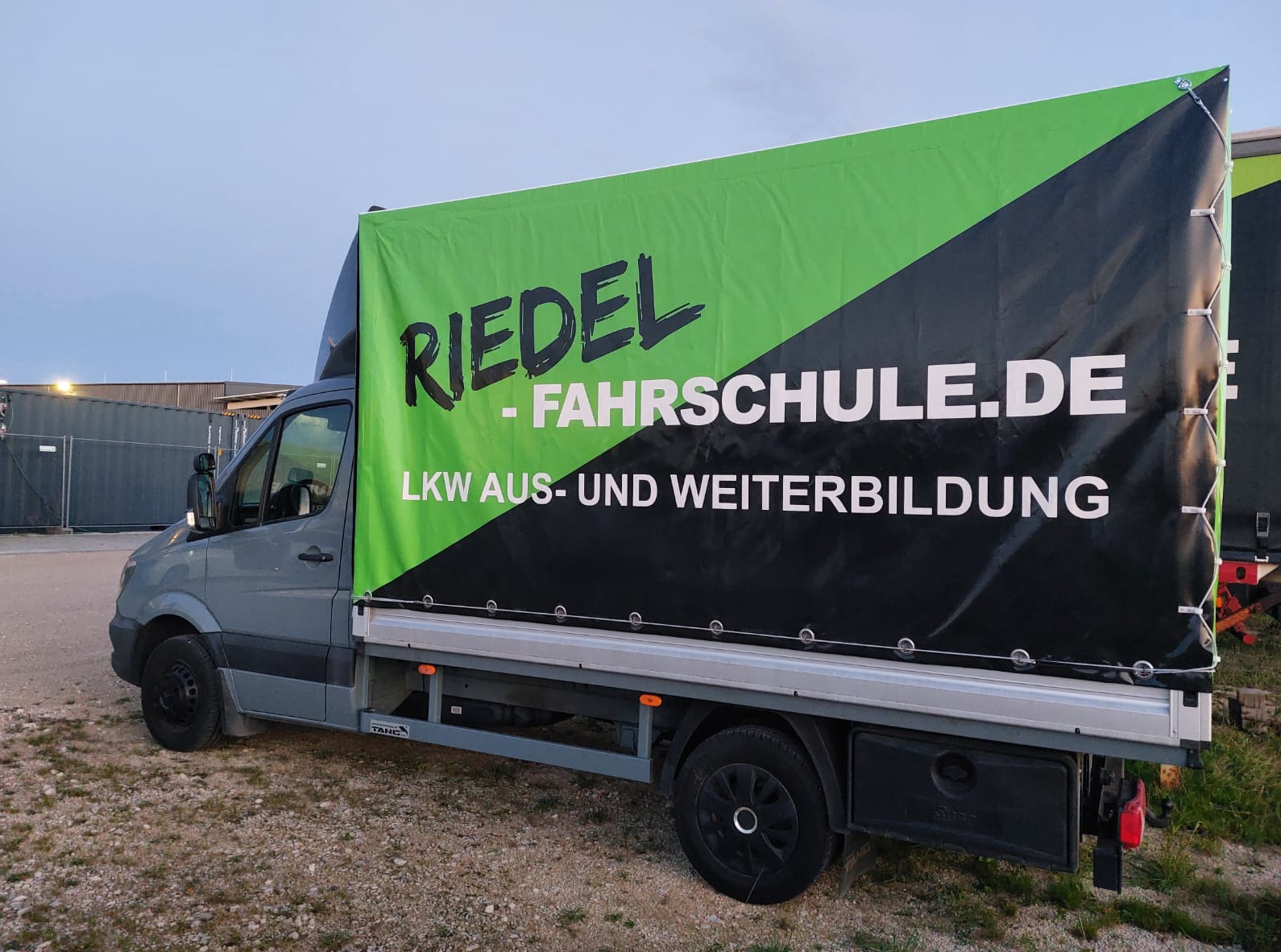 Mercedes-Benz Vario 614 d
